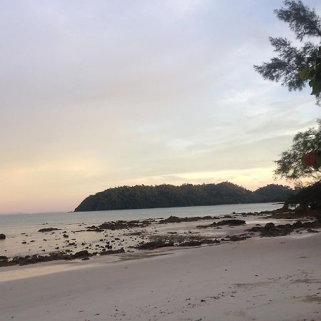 The Shadow House & Bar Hotel Koh Phayam Buitenkant foto