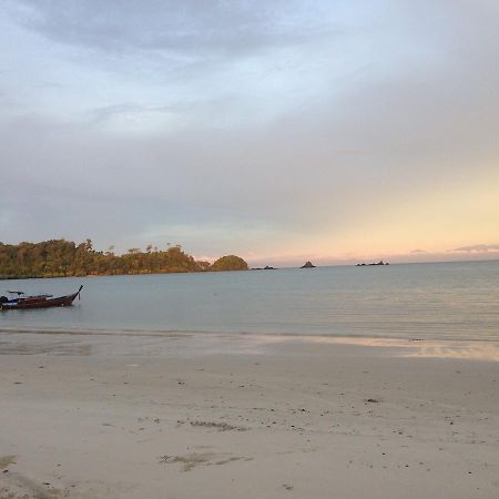 The Shadow House & Bar Hotel Koh Phayam Buitenkant foto