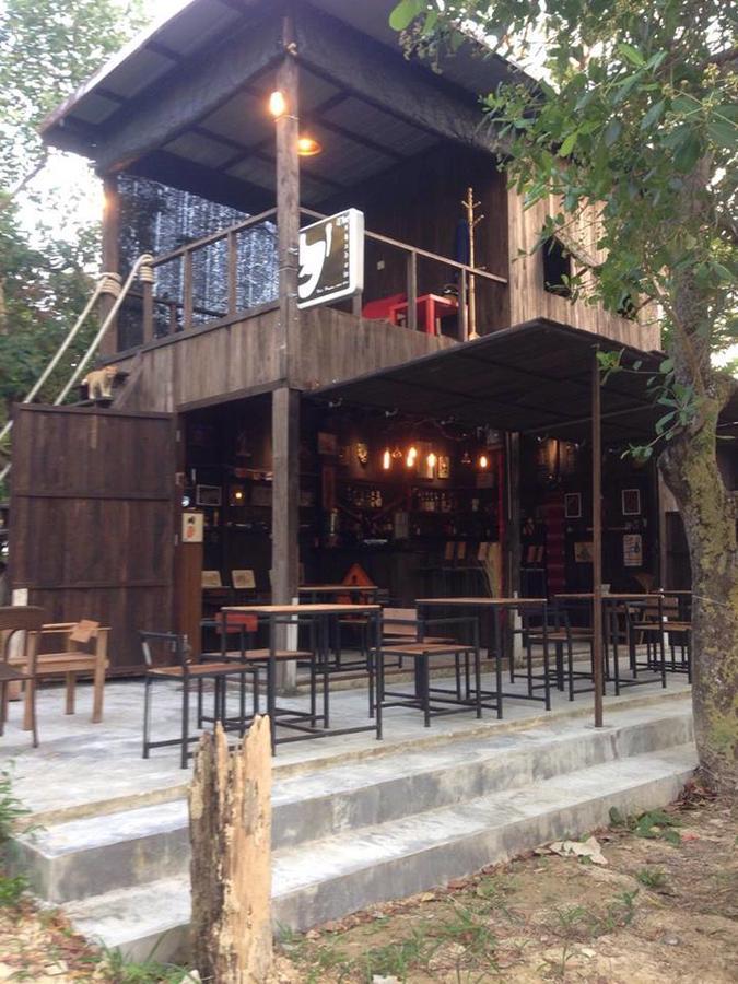 The Shadow House & Bar Hotel Koh Phayam Buitenkant foto