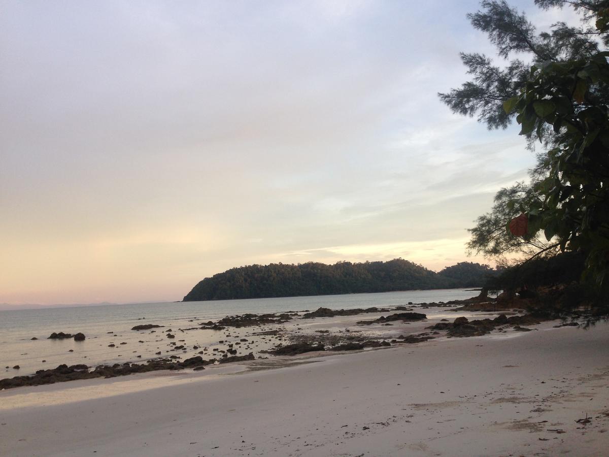 The Shadow House & Bar Hotel Koh Phayam Buitenkant foto